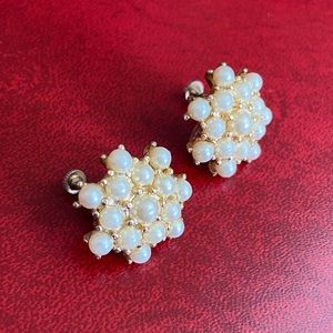 Vintage Costume Jewelry Faux Pearls Screw Back Earrings Awesome! 7/8” Large!